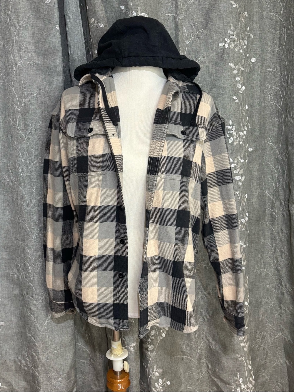 American Eagle Black & Cream Plaid Hooded thick flannel size XS oversized